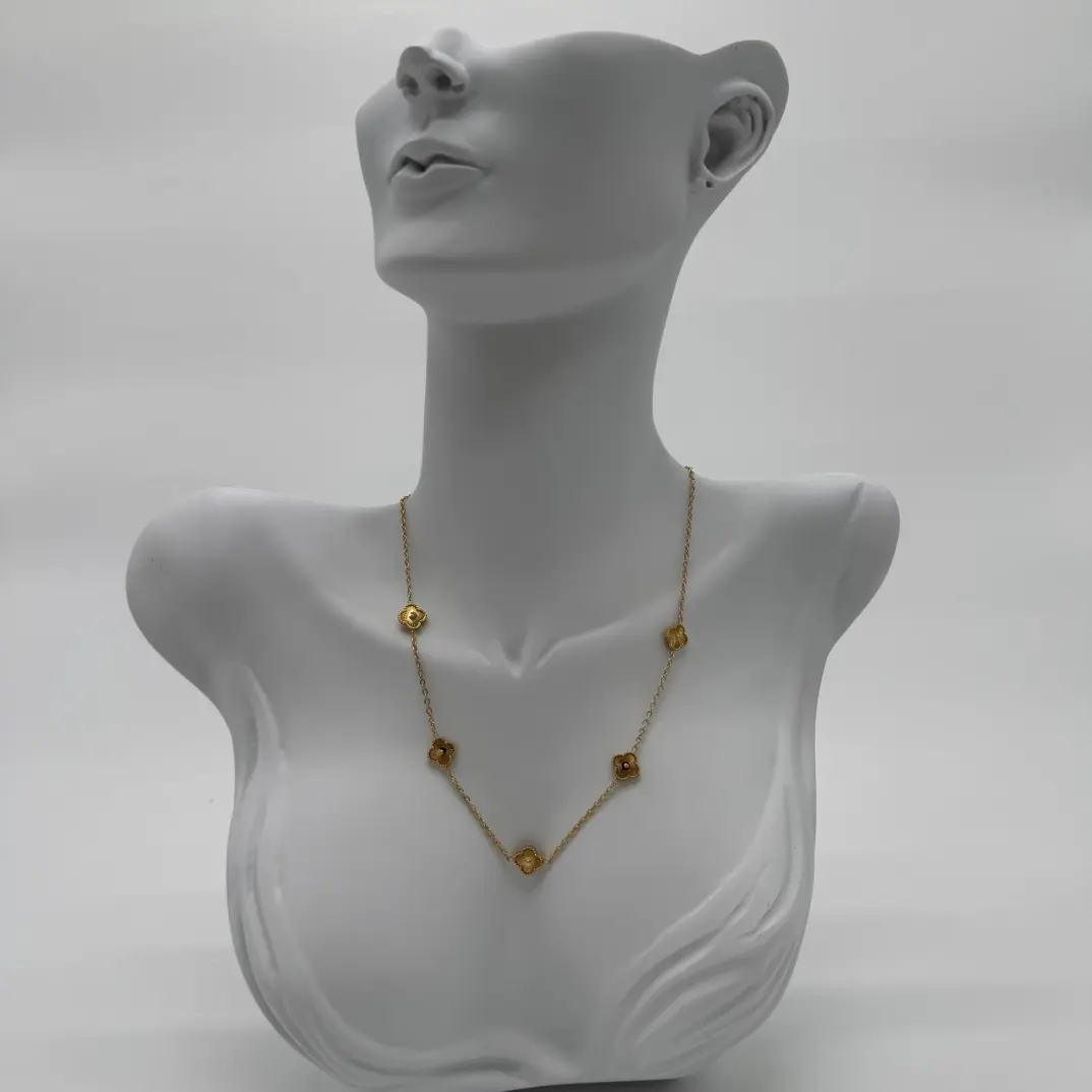 Çelik Gold Yonca Detaylı Trend Kolye - 1