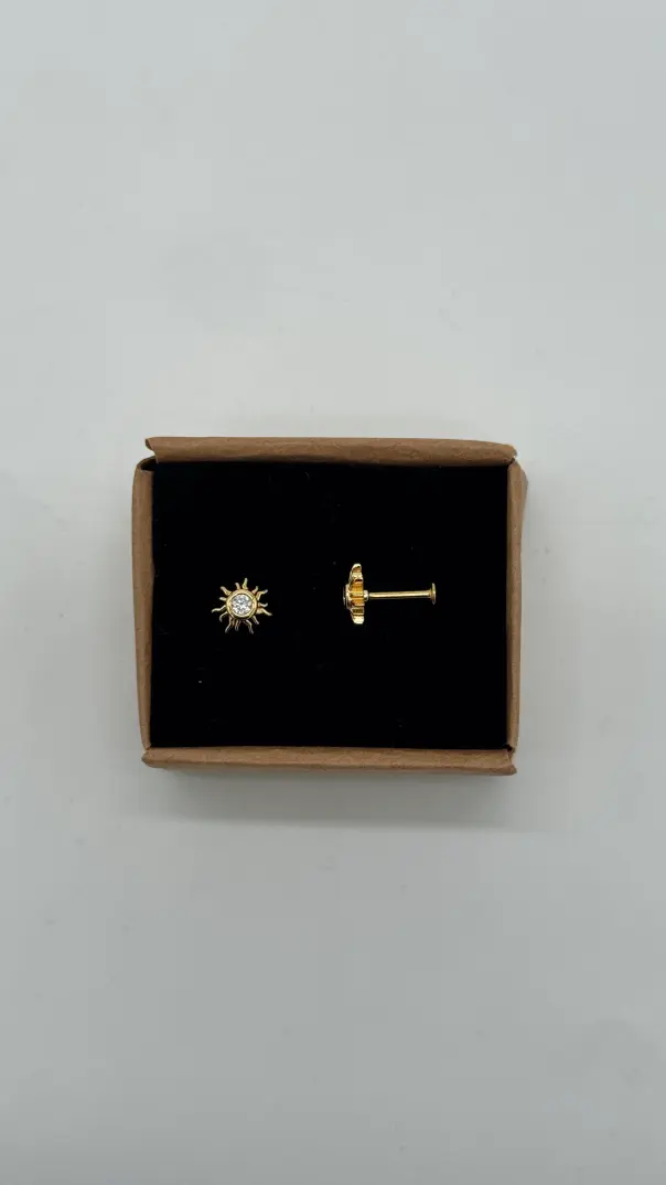 Cerrahi Çelik Gold Güneş Taşlı Kıkırdak Piercing - 1
