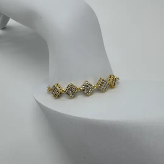 Özel Seri Gold Kare Taşlı Detay Su Yolu Bileklik