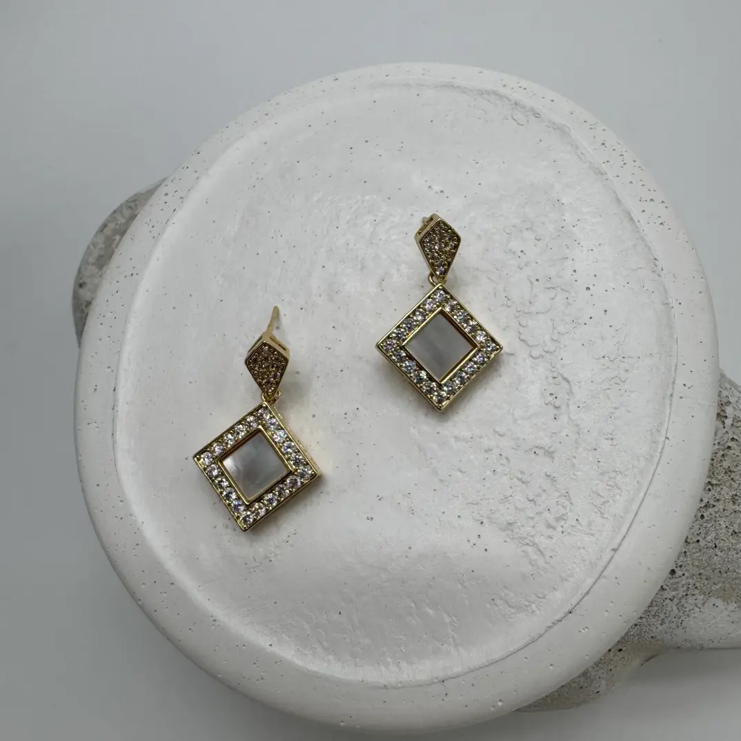 Özel Seri Gold Taş Detay Küpe - 3