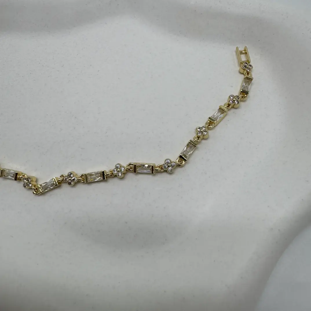 Özel Seri Gold Yonca Ve Taş Detaylı Bileklik - 4