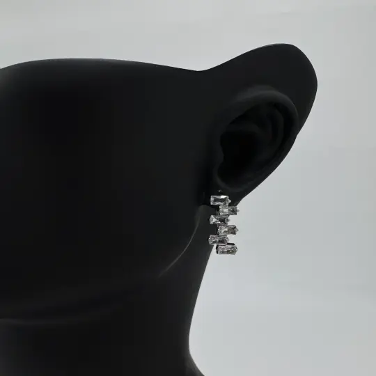 Özel Seri Silver Taş Detaylı Küpe